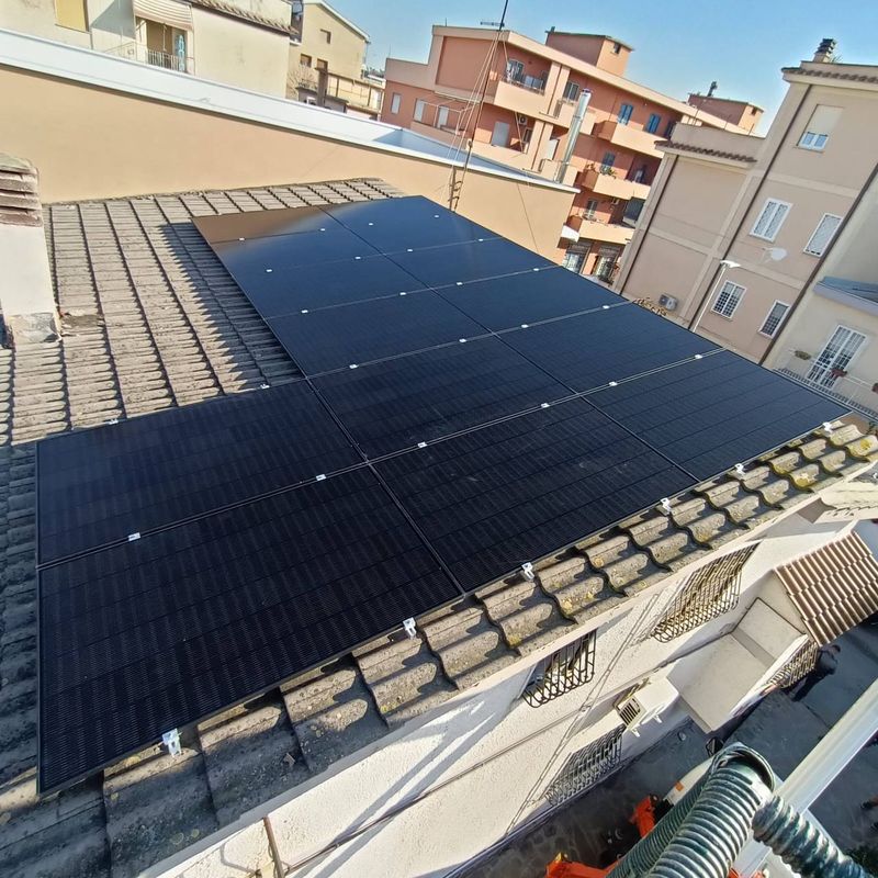 Pannelli fotovoltaici su tegole a Roma