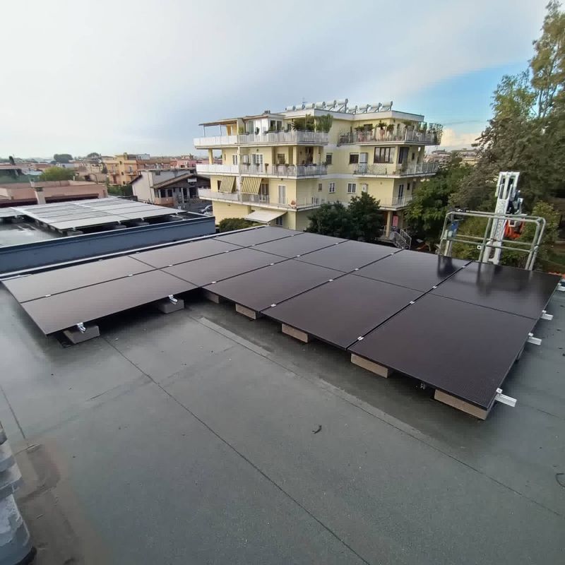 Impianto fotovoltaico su tetto piano a Roma