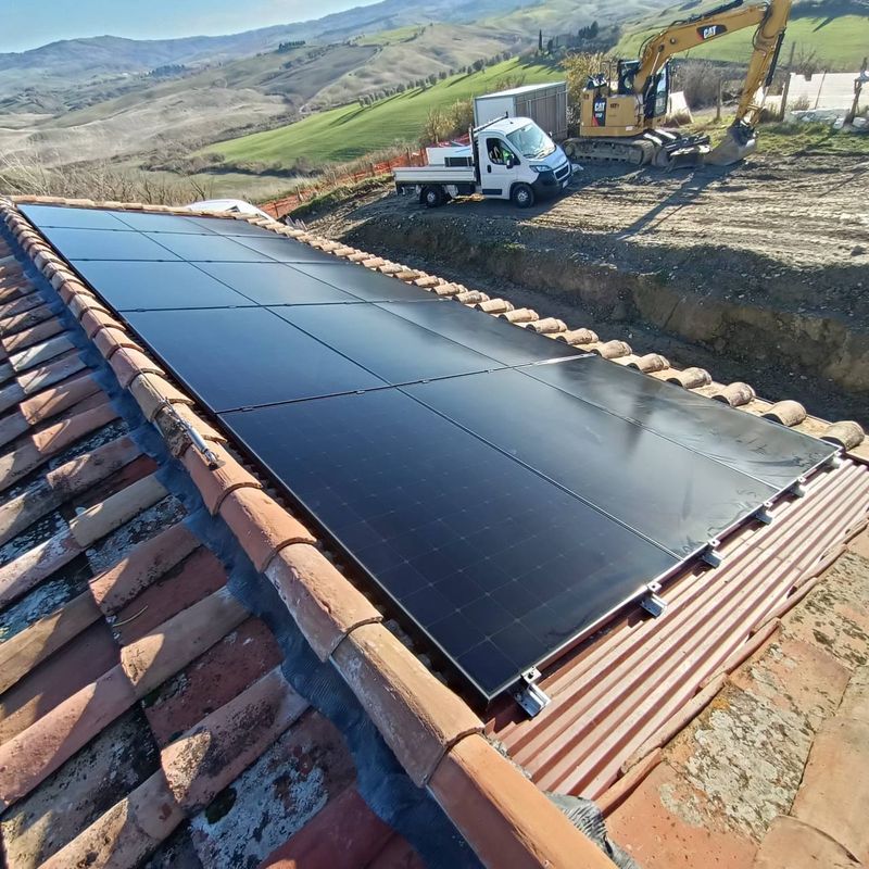 Pannelli fotovoltaici su tetto in Toscana