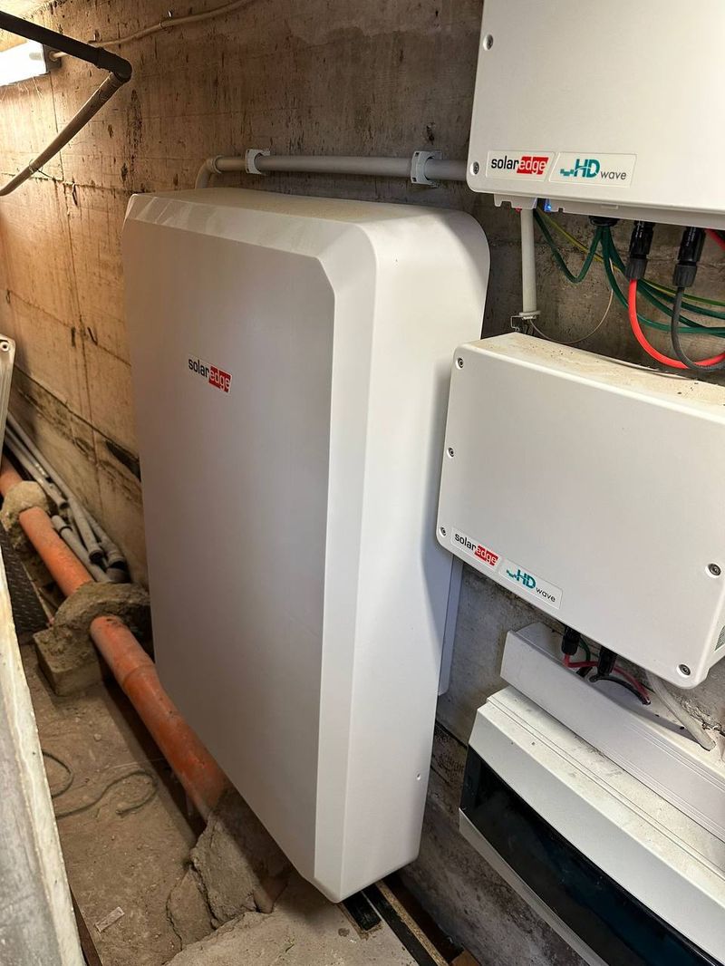 Batteria e inverter SolarEdge installati